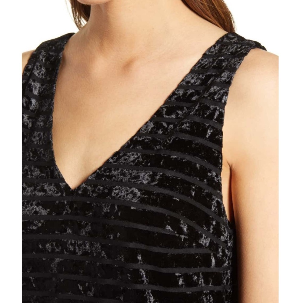 Chelsea28 black velvet tank top - Picture 5 of 11